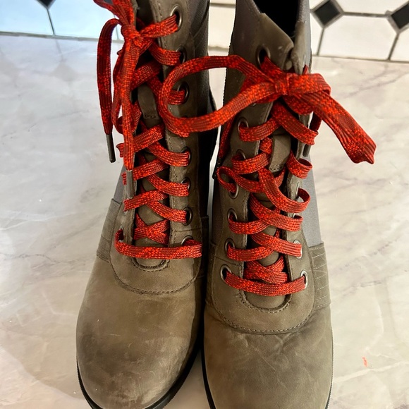 Sorel Lexie Wedge Boots 🥾 - Picture 1 of 4